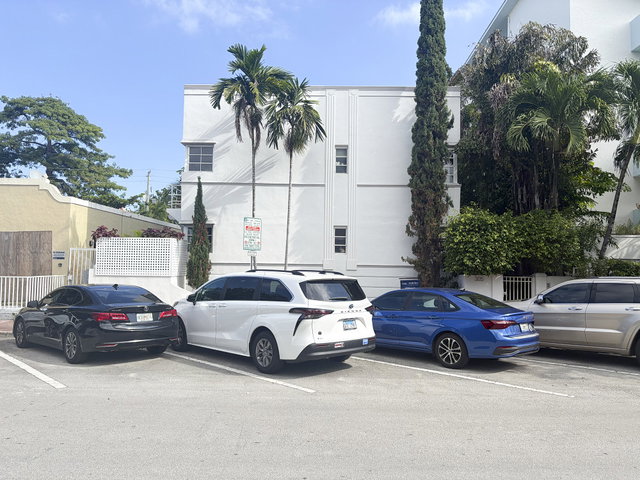 The Keller Court Condominium photo 3